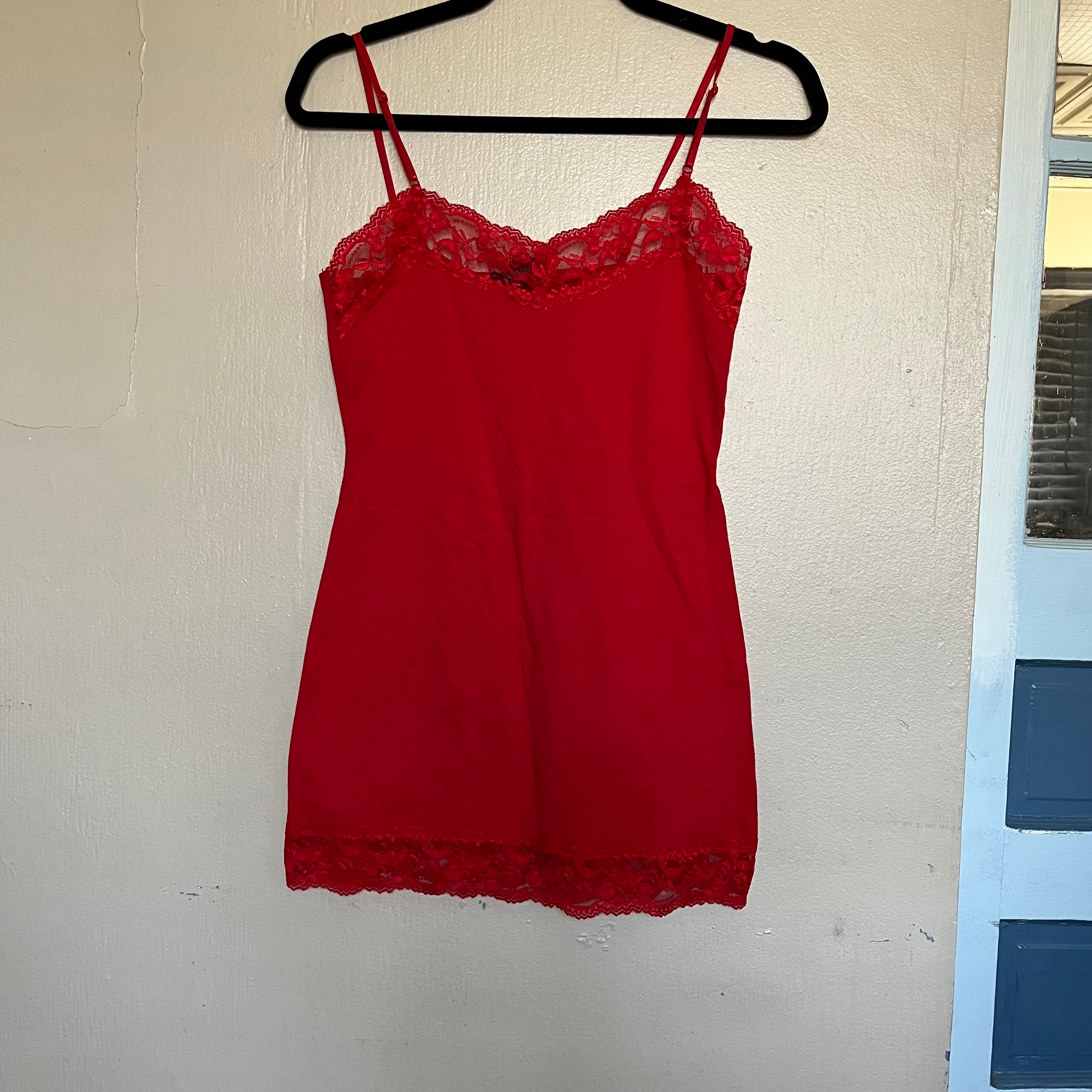 (M) 2000s red lace trim cami tank top