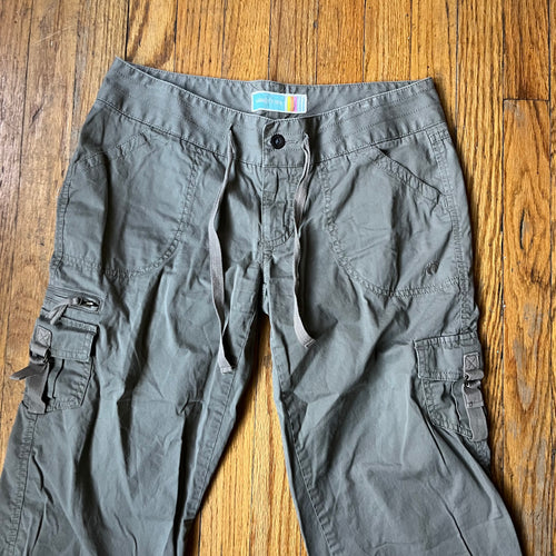 (5) Hang Ten 100% cotton earthy green cargo capri pants