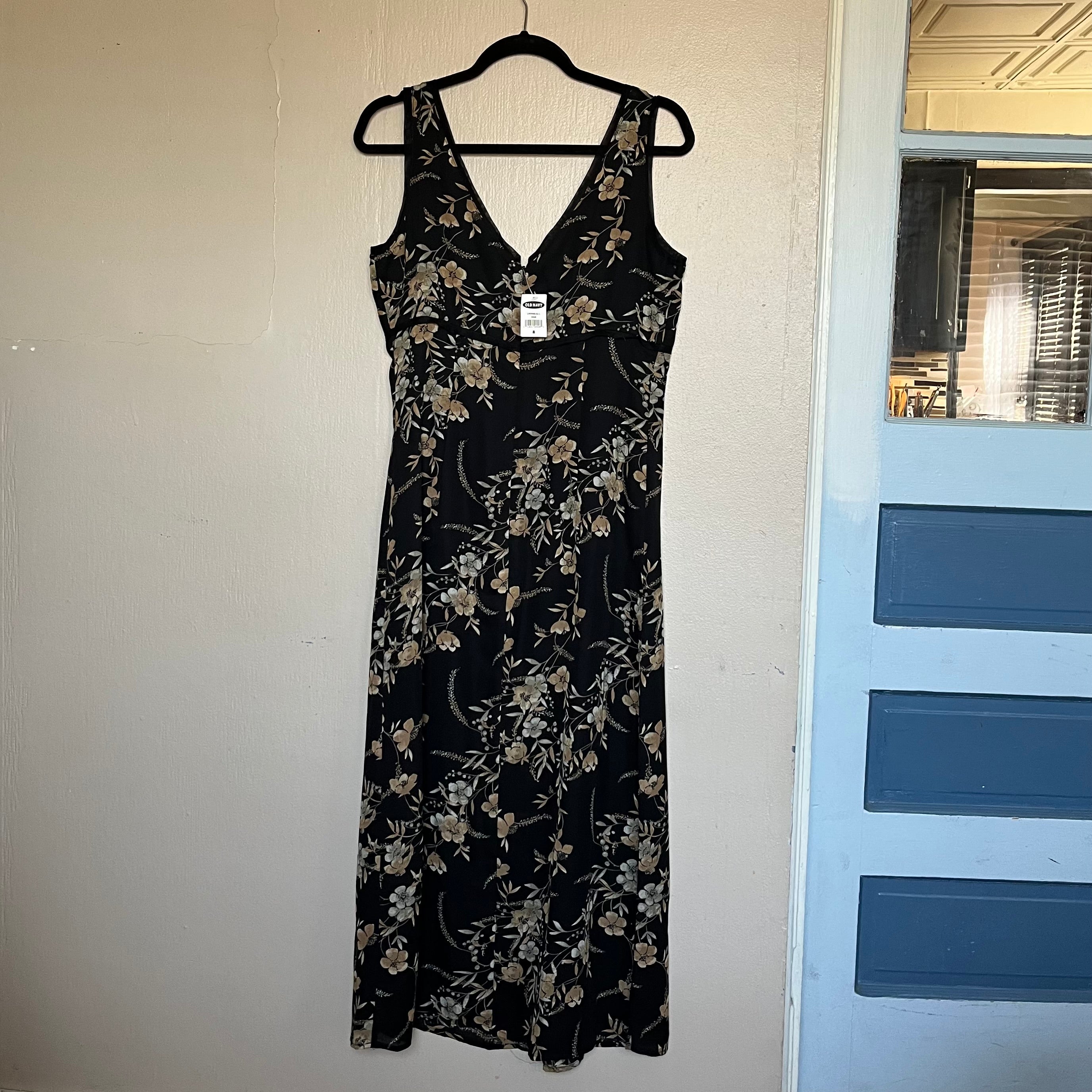 (8/M) NWT Old Navy black and tan floral maxi dress