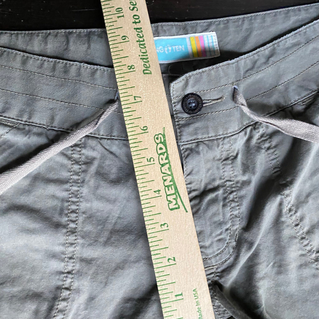(5) Hang Ten 100% cotton earthy green cargo capri pants