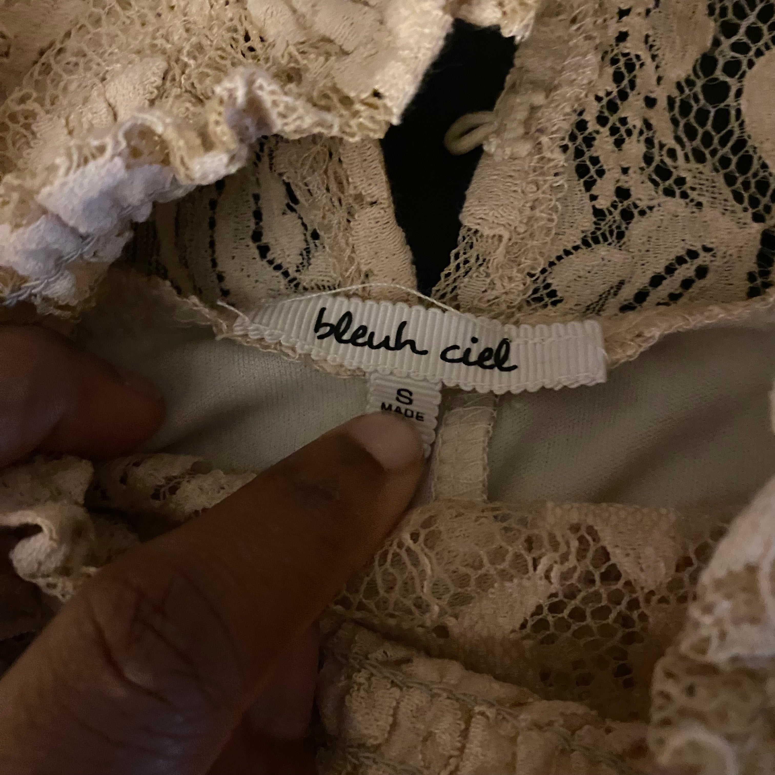 (S) Cream high neck floral lace blouse