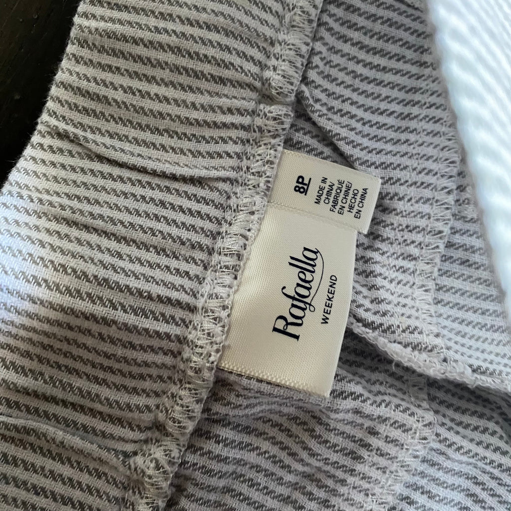 (8P) White and gray pinstripe linen cotton blend capri pants