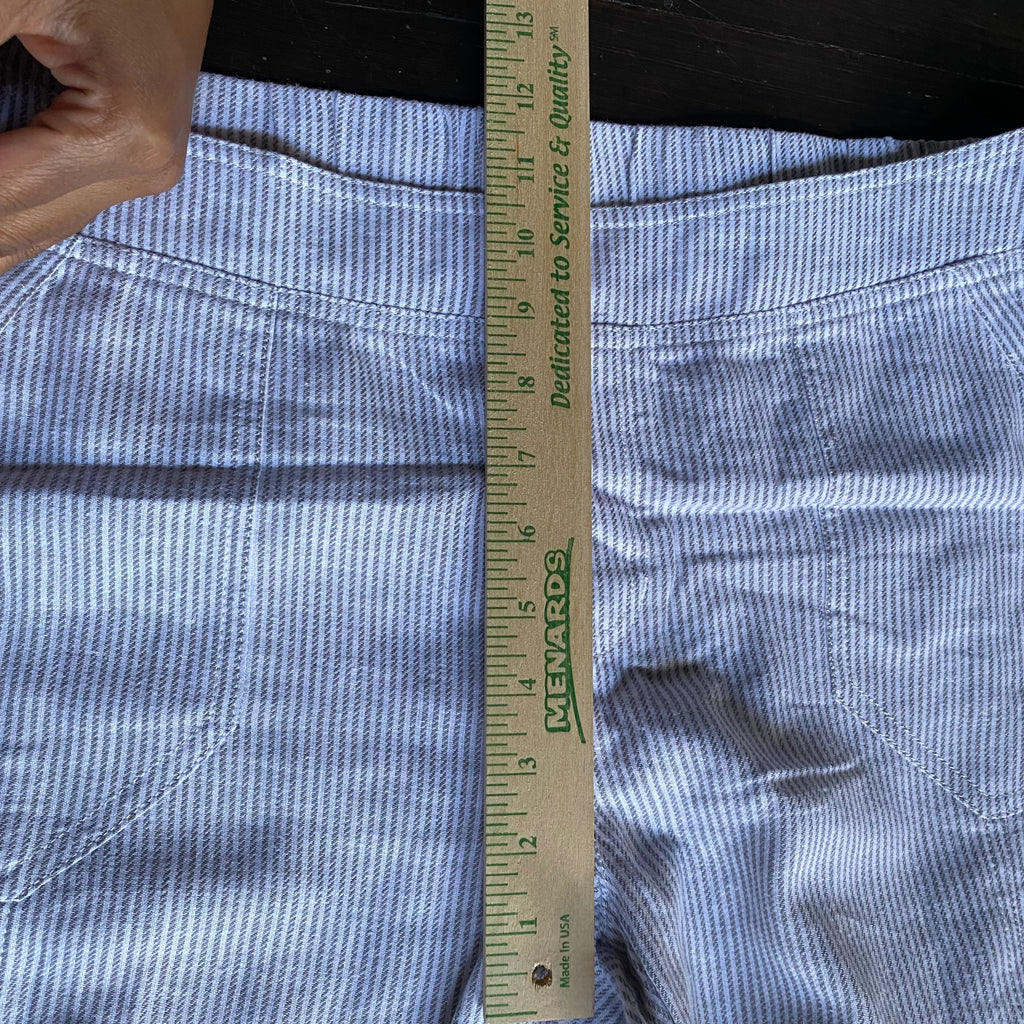 (8P) White and gray pinstripe linen cotton blend capri pants