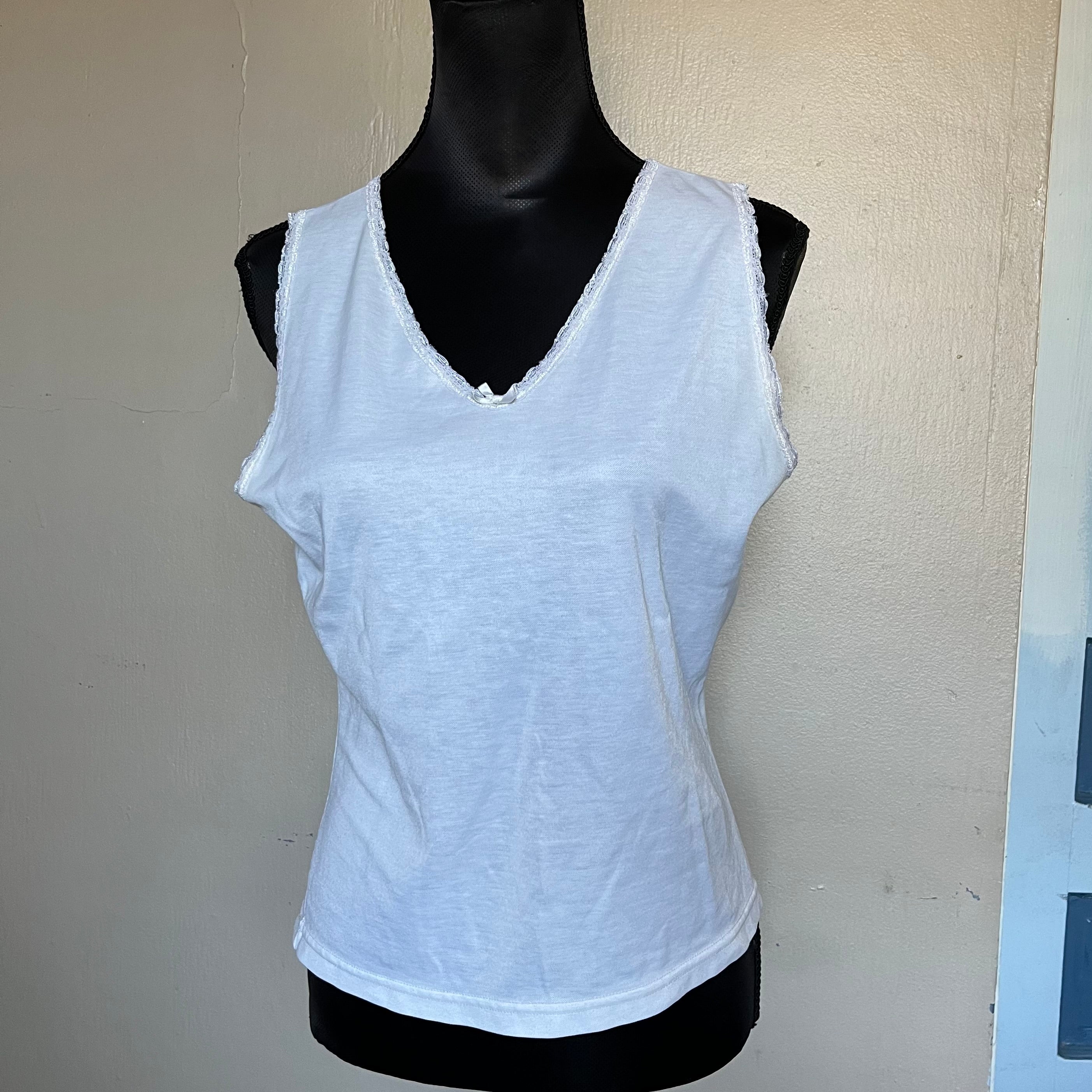 (L) White lace trim babydoll tank top