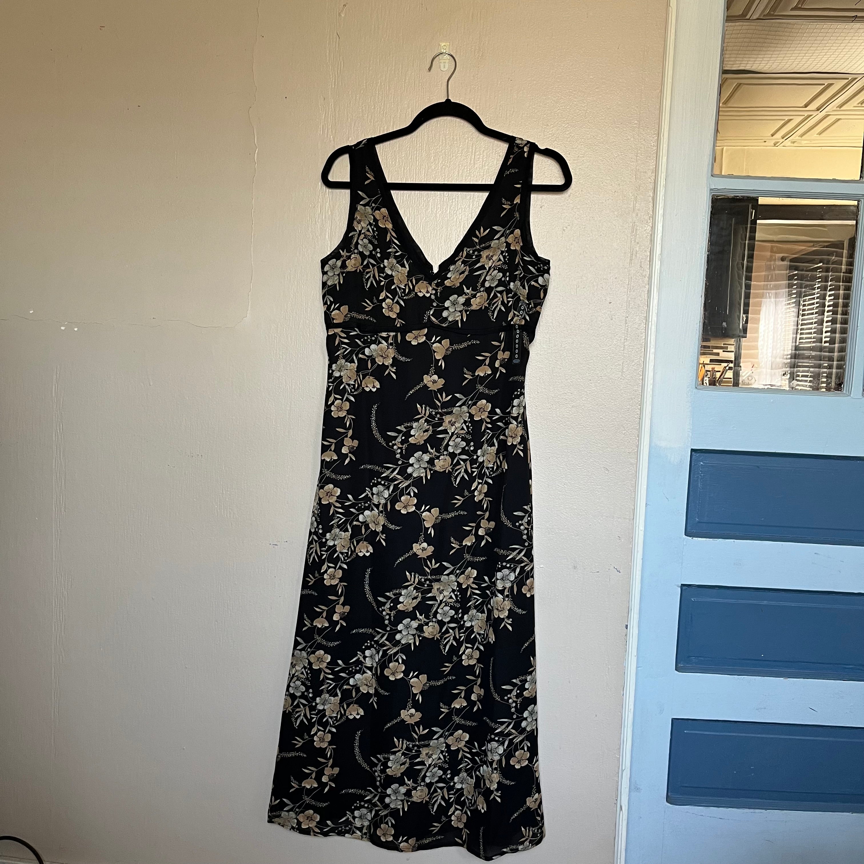 (8/M) NWT Old Navy black and tan floral maxi dress