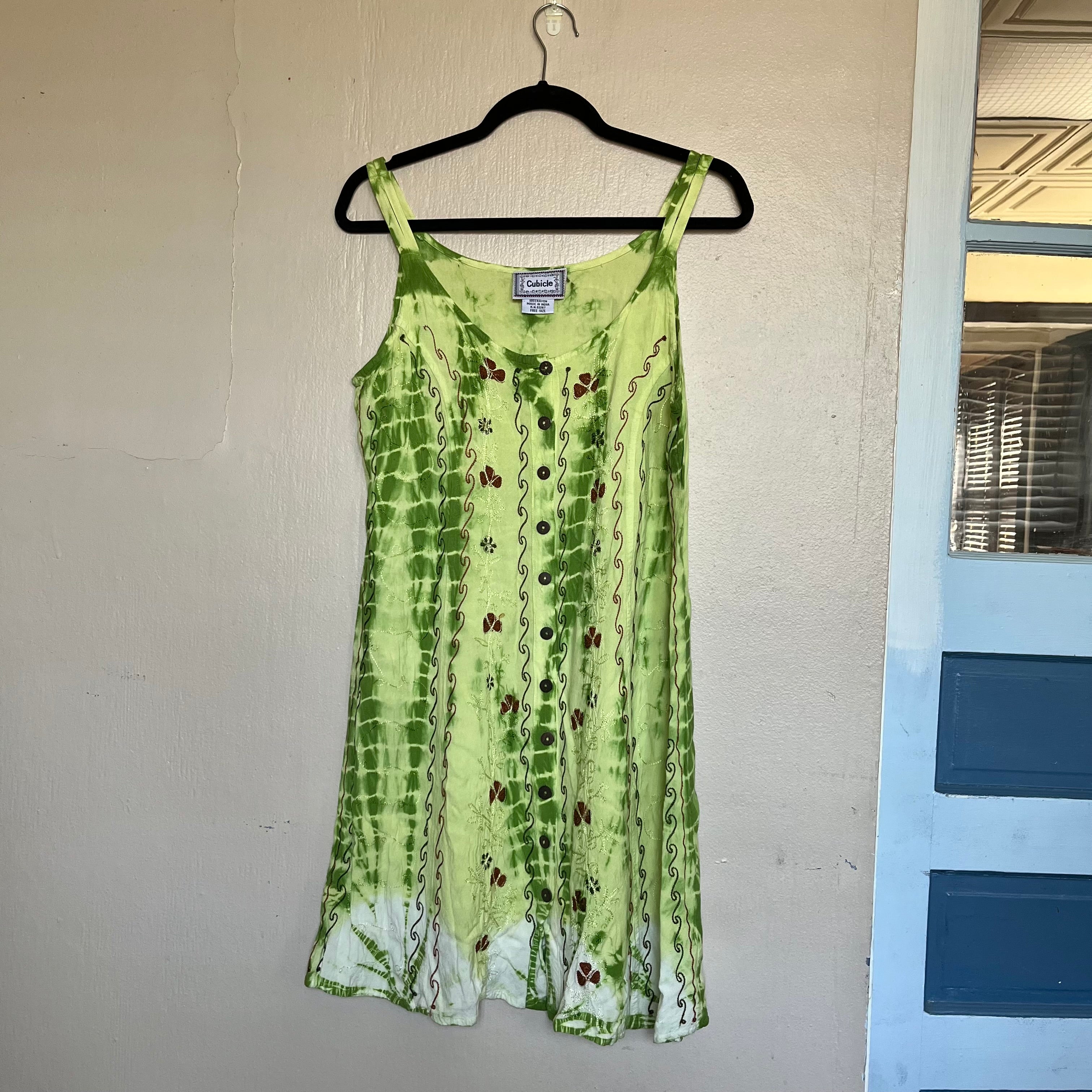 (One Size) Earthy green tie dye embroidered maxi dress