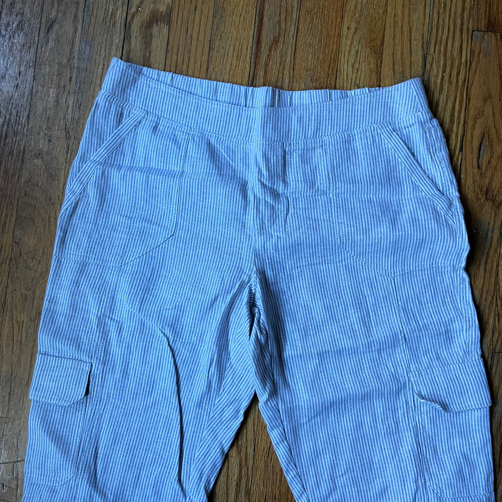 (8P) White and gray pinstripe linen cotton blend capri pants