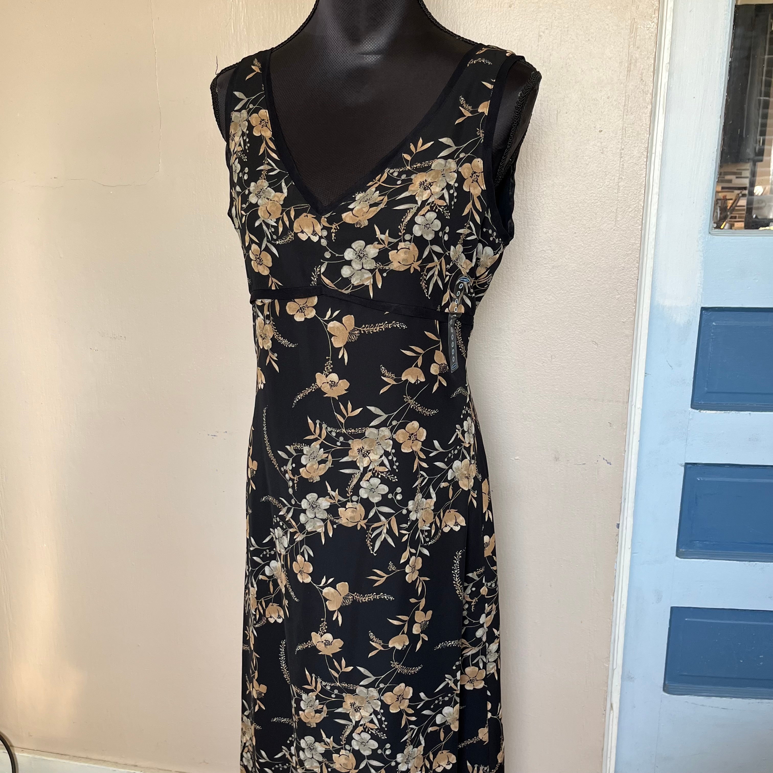 (8/M) NWT Old Navy black and tan floral maxi dress